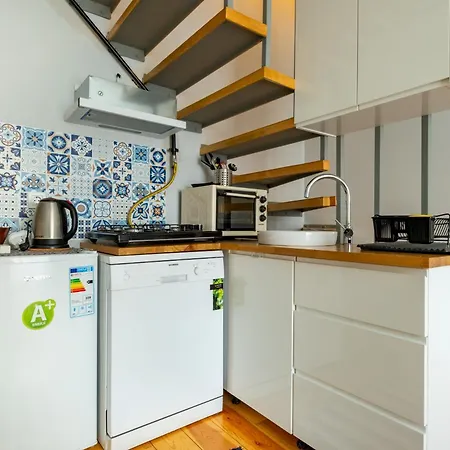 Entire Building With 2 Separate With Elevator And 5 Bathrooms וילה איסטמבול