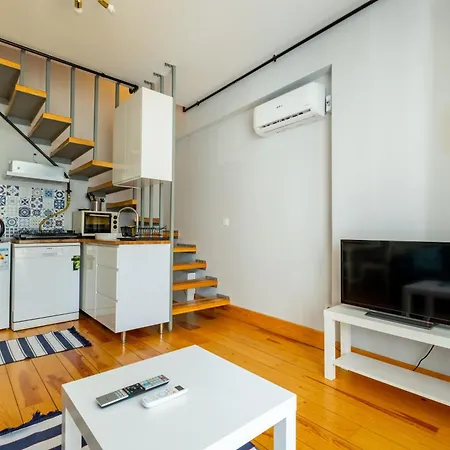 Entire Building With 2 Separate With Elevator And 5 Bathrooms וילה *
